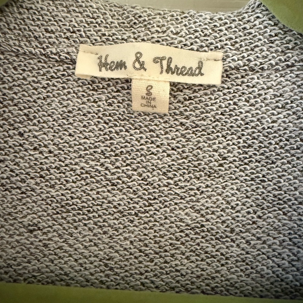Hem & Thread asymmetrical sweatshirt • Women’s small - Picture 4 of 8